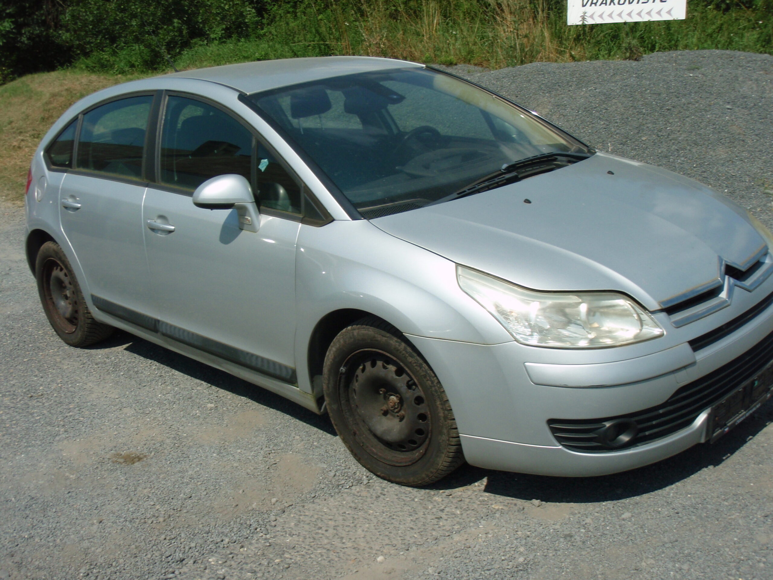 CITROEN C4 HATCHBACK 1.4i 16V KFU 65kW rv 2007 model I barva EZR